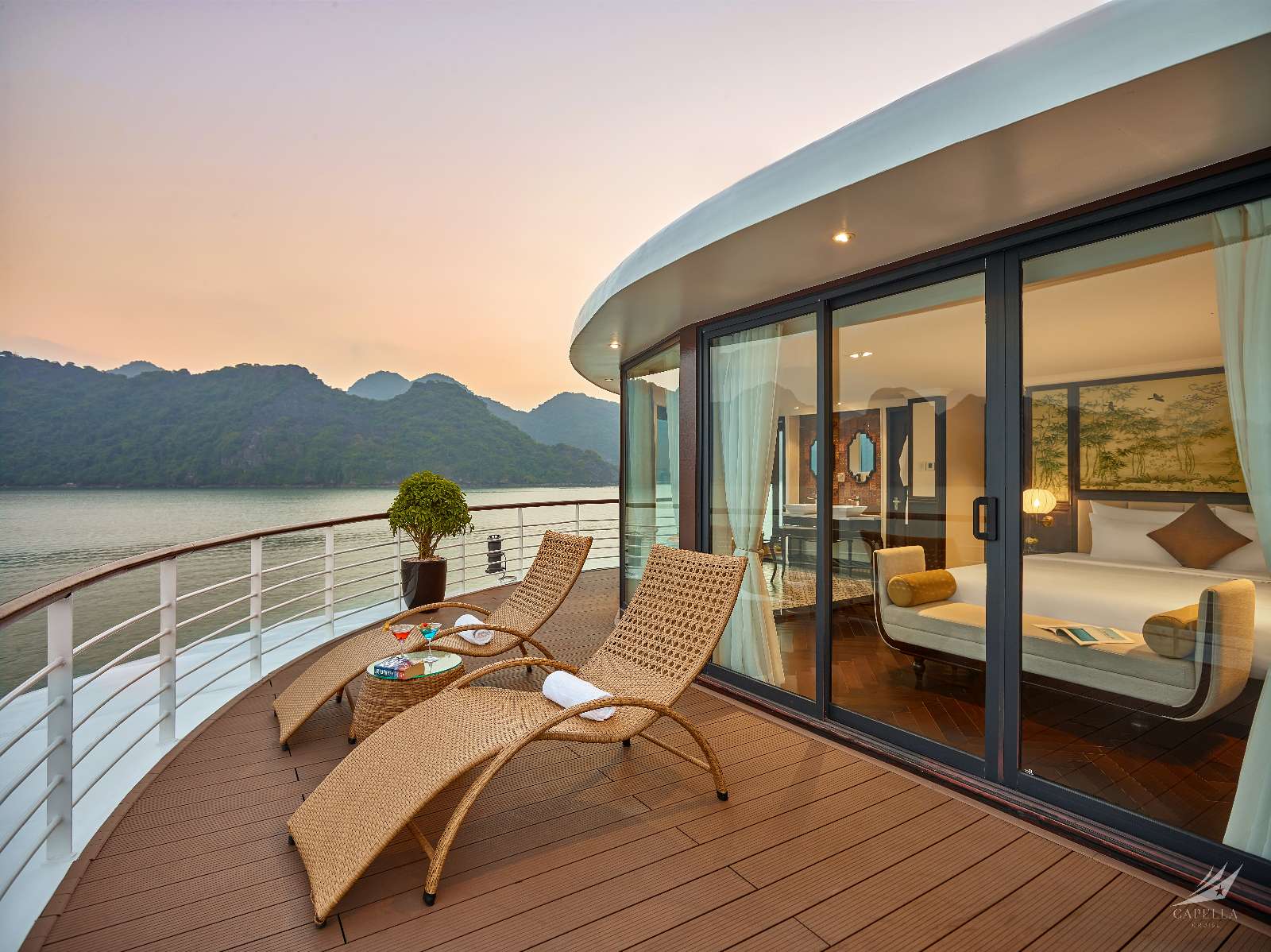 Capella Cruises, Kiến trúc Đông Dương, Lan Hạ
