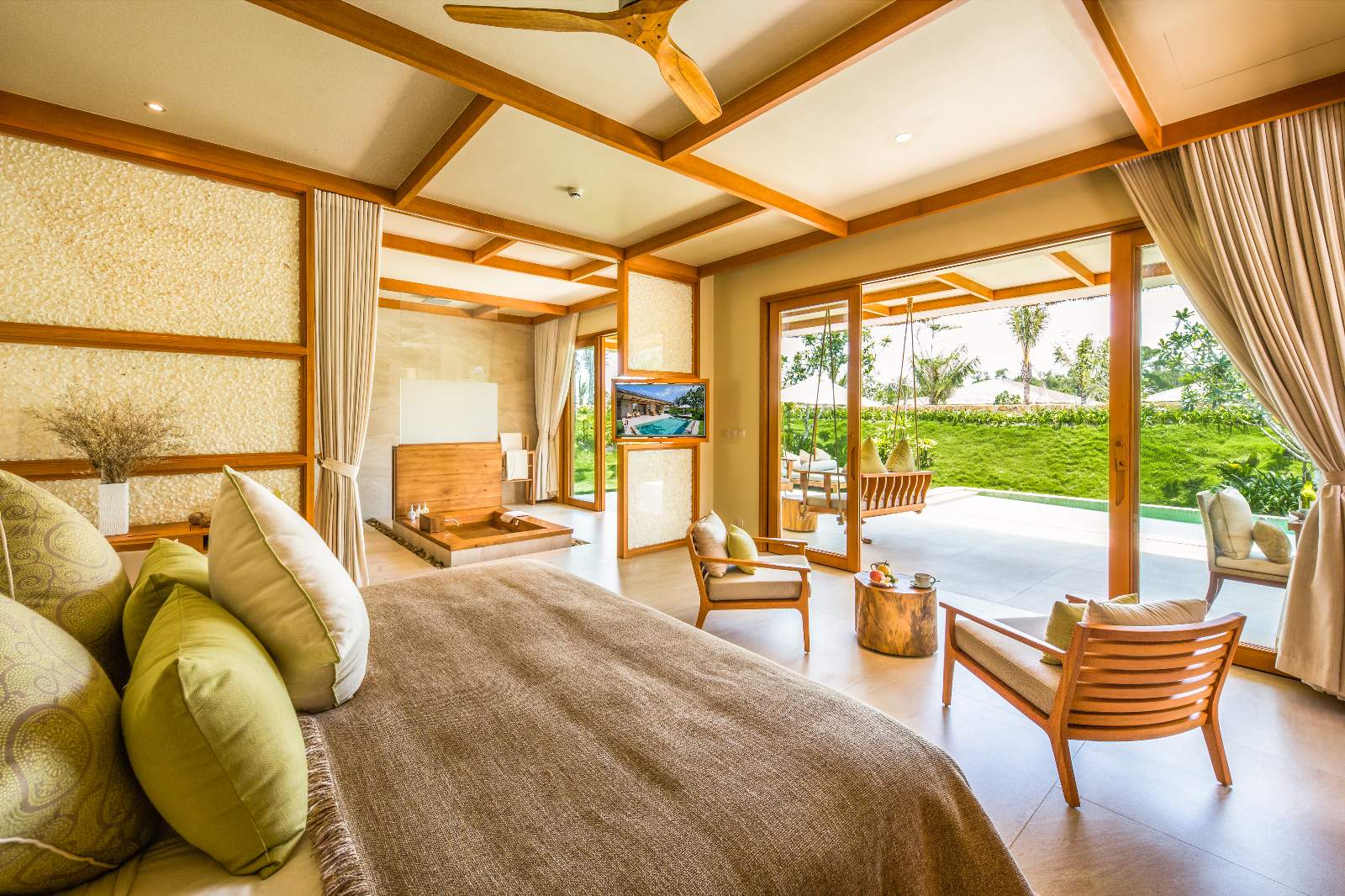 Tổng quản lý Alba Wellness Valley by Fusion cùng Giám đốc Wellness & Spa làm đại sứ cho ngày cuối Sức khỏe Thế Giới 2021 tại Việt Nam 