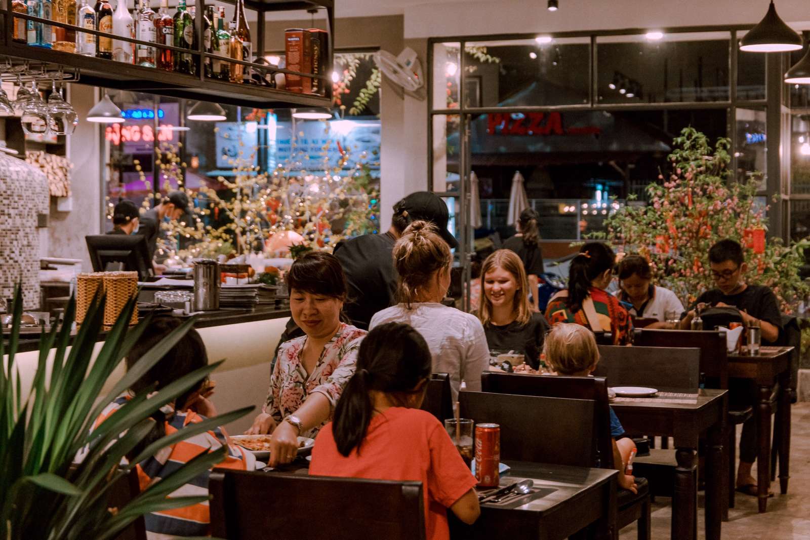 The Home Pizza, Ẩm thực Âu - Việt, Món Âu hồn Việt
