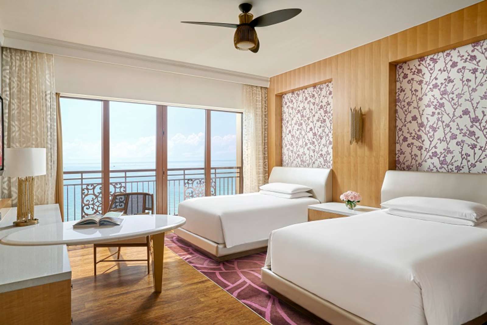 IHG Hotels & Resorts, là InterContinental Grand Ho Tram, Holiday Inn Resort Ho Tram Beach 