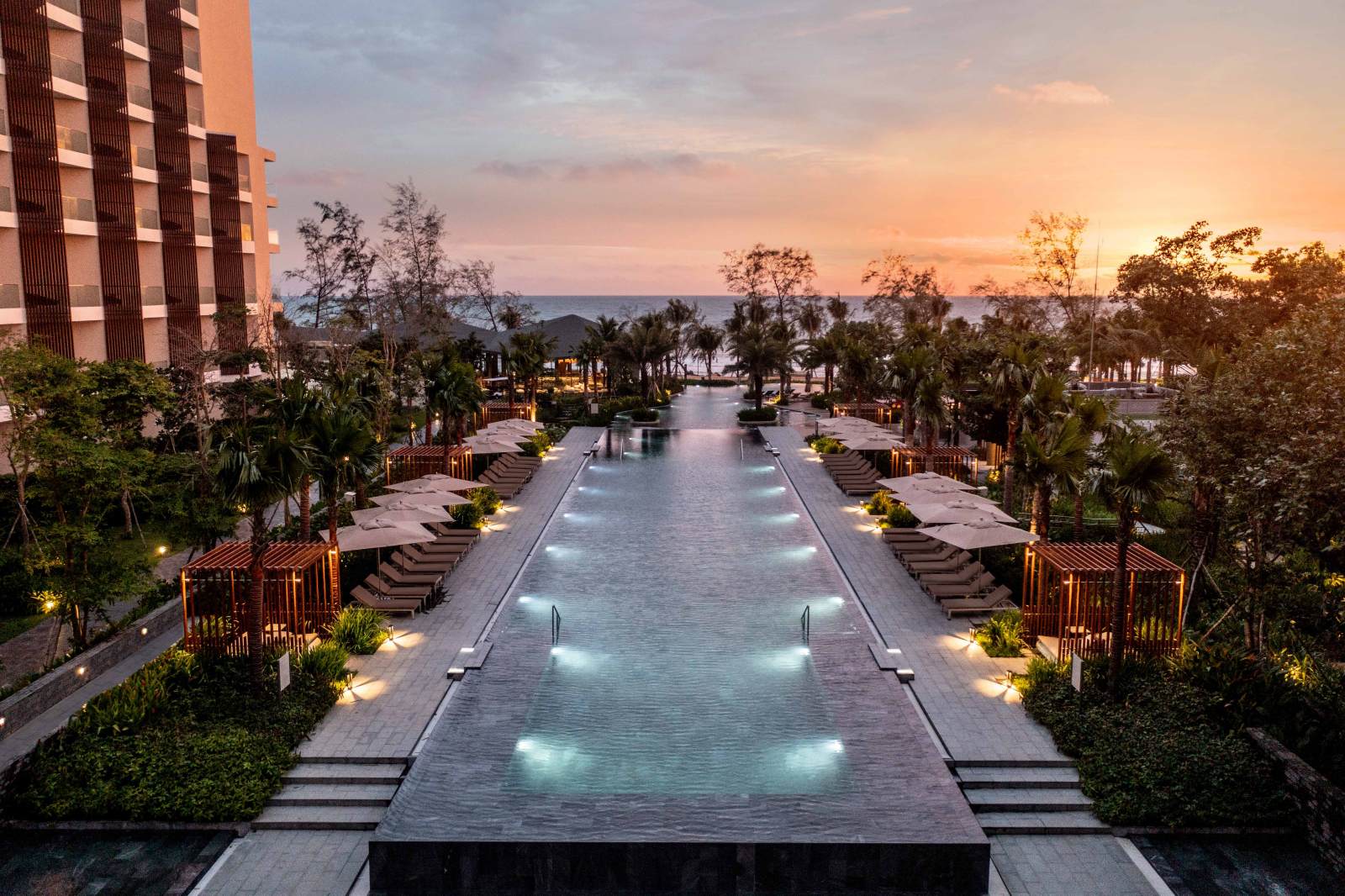 Khu-nghi-duong-5-sao-bai-dai-Crowne-Plaze-Phu-Quoc-Starbay-choi-golf