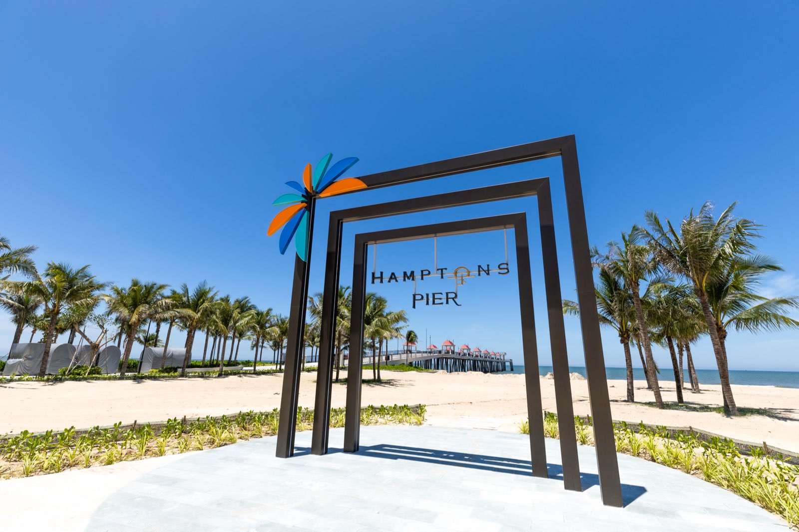 Hamptons Plaza, Hồ Tràm