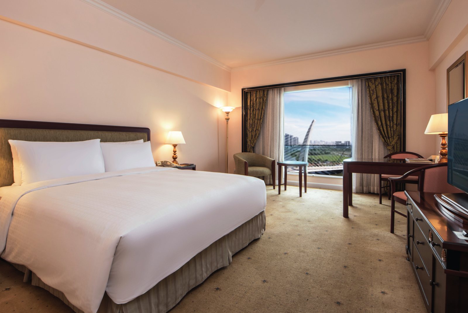 Lotte-hotel-saigon-trai-nghiem-am-thuc-va-goi-phong-thang-8
