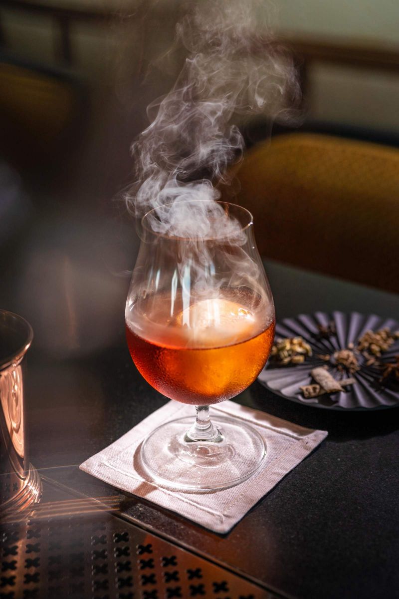 WWK-thuc-don-trung-thu-cocktail-Negroni-regent-phu-quoc