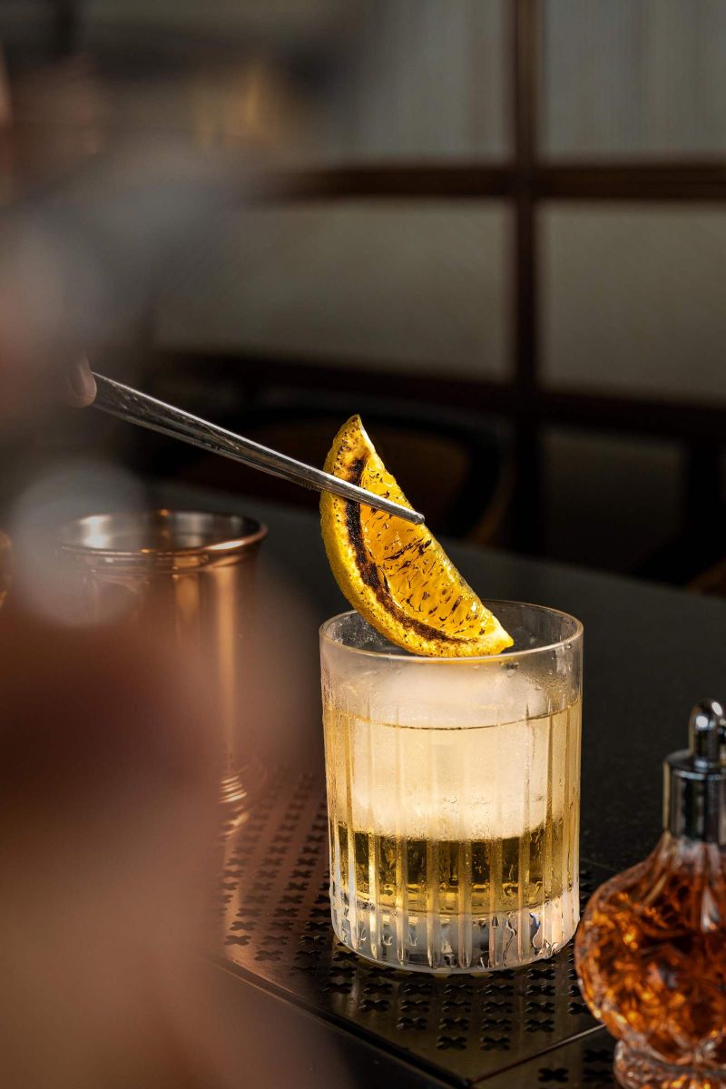 WWK-thuc-don-trung-thu-cocktail-Negroni-regent-phu-quoc