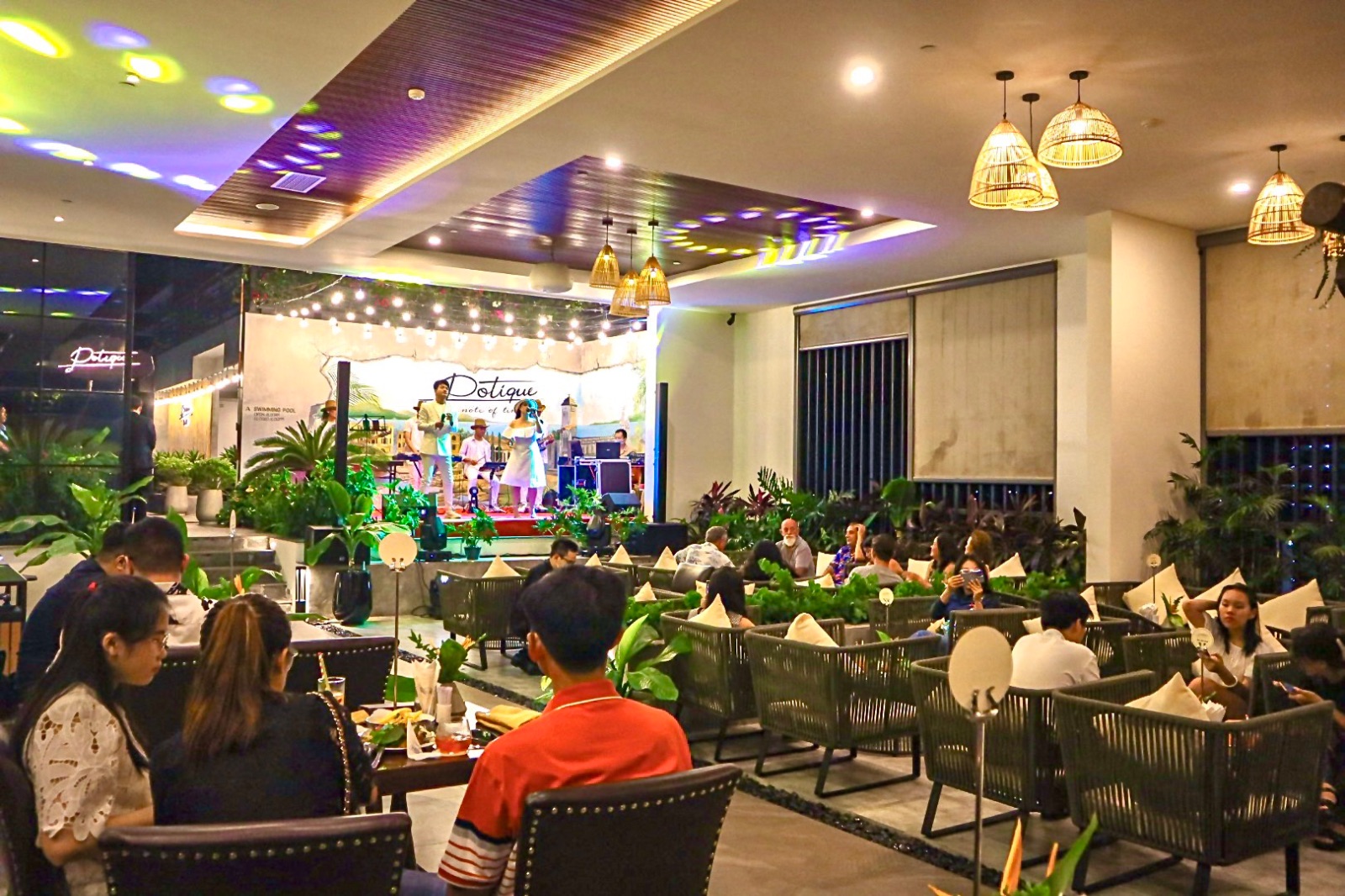 Potique Hotel, khách sạn potique, blue bar