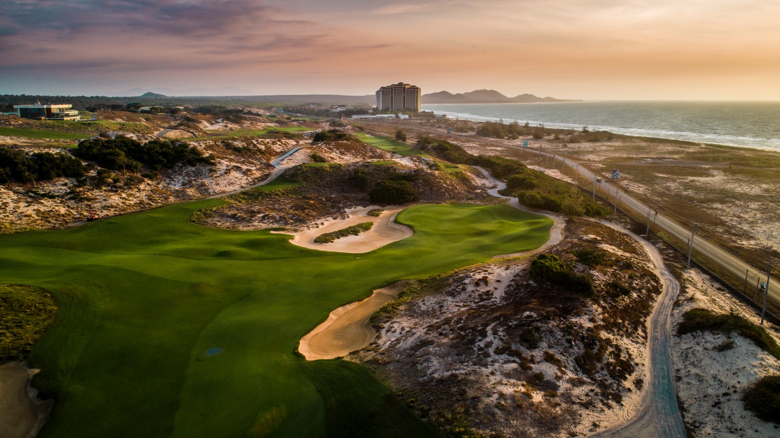 the-bluffs-golf-vietnam-the-grand-ho-tram-strip