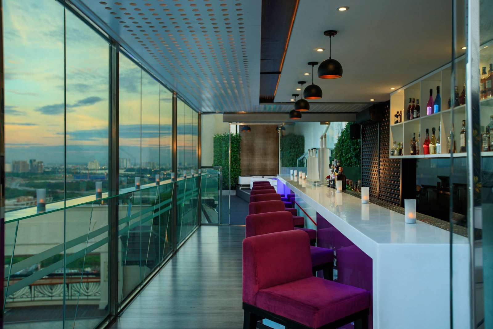 Renaissance Riverside Saigon, Marriott International, khách sạn năm sao, chương trình ưu đãi hè