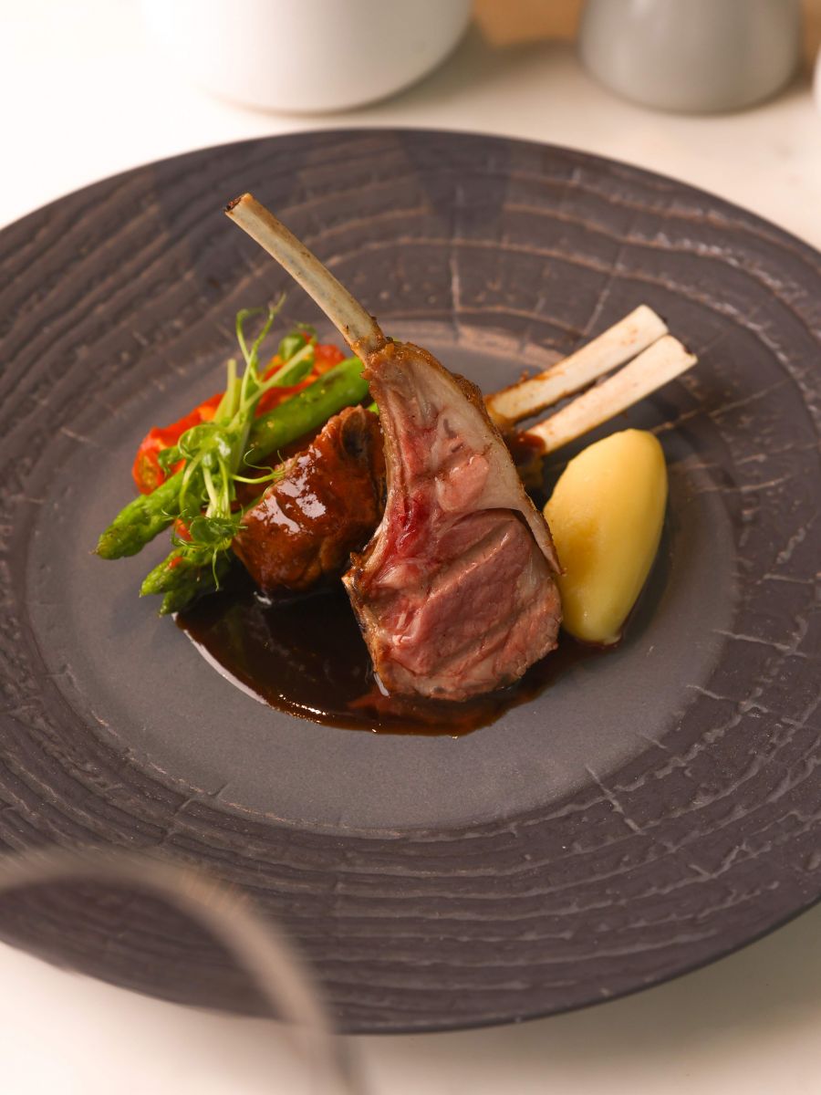 Le Méridien Saigon, khách sạn 5 sao sài gòn, 5 star hotel in saigon, BARSON, nhà hàng Latest Recipe, nhà hàng AKUNA, bếp trưởng Sam Aisbett, du lịch MICE