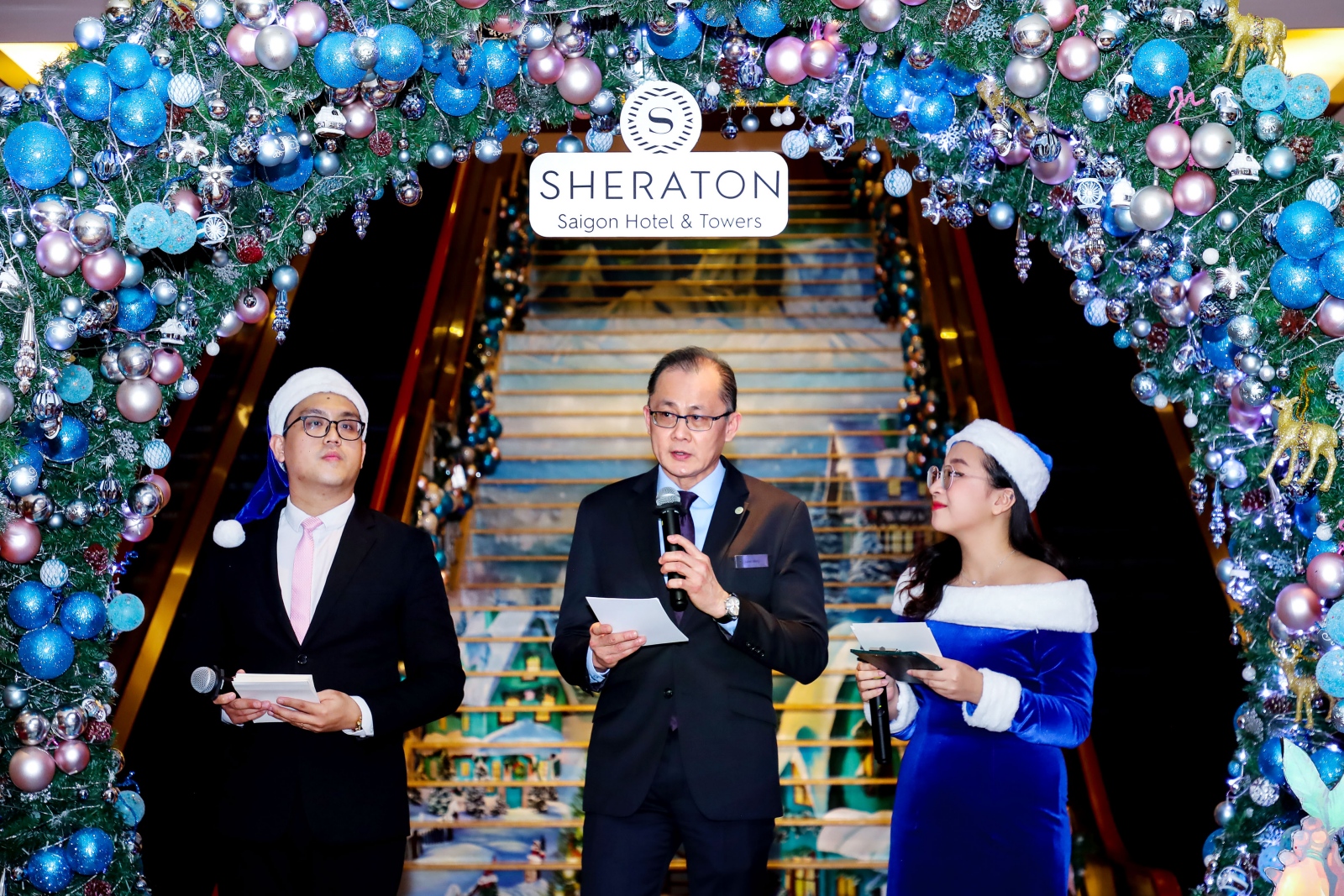 Sheraton Saigon Hotel & Towers, Sheraton Saigon, sự kiện giáng sinh, chương trình cuối năm, thắp sáng cây thông