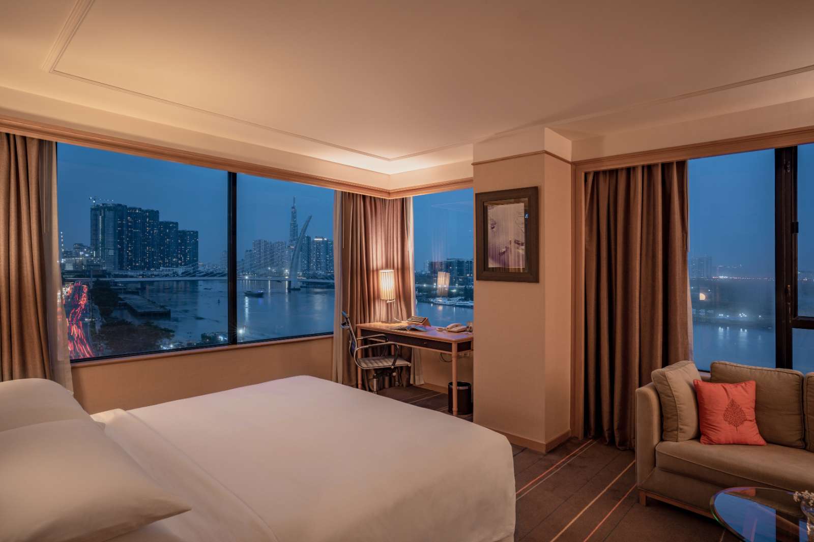 Renaissance Riverside Hotel Saigon, chương trình lễ, lễ 30/4, khám phá Sài Gòn