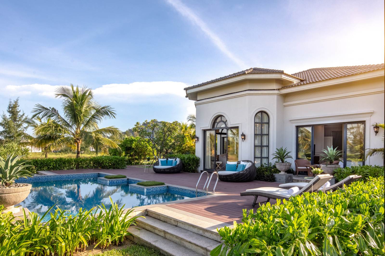Meliá Vinpearl Cửa Sót, Meliá Vinpearl Cửa Hội, công viên nước VinWonders, ưu đãi nghỉ dưỡng