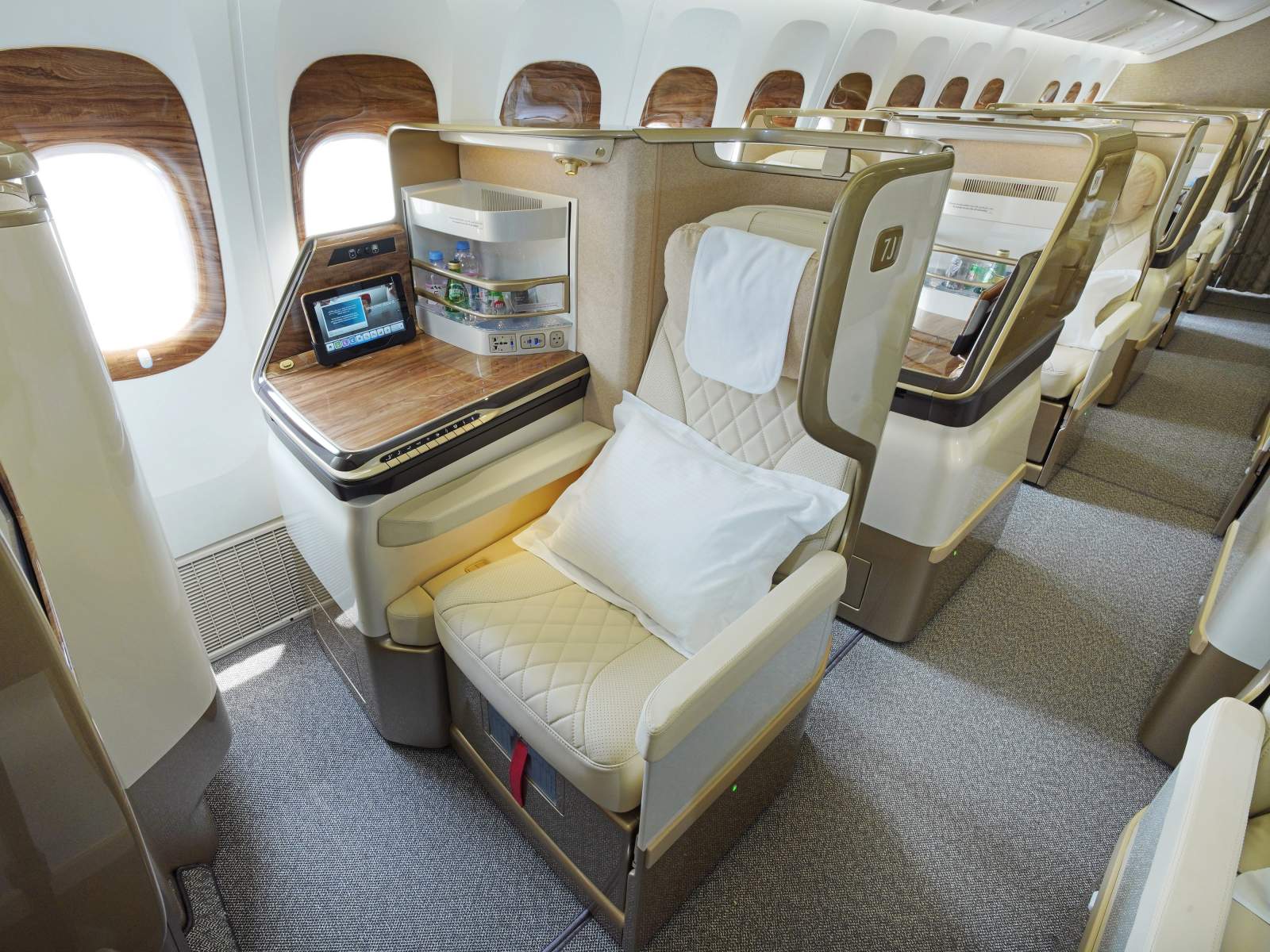 hạng thương gia, khoang thương gia, business class, Qatar Airways, Singapore Airlines, Emirates, Cathay Pacific, Qantas