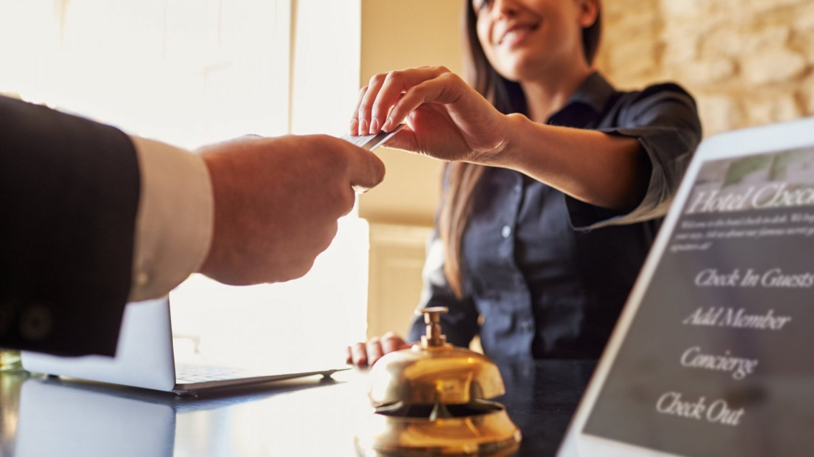 khách sạn cao cấp, dịch vụ khách sạn, insight khách hàng, lễ tân khách sạn, cá nhân hóa trải nghiệm