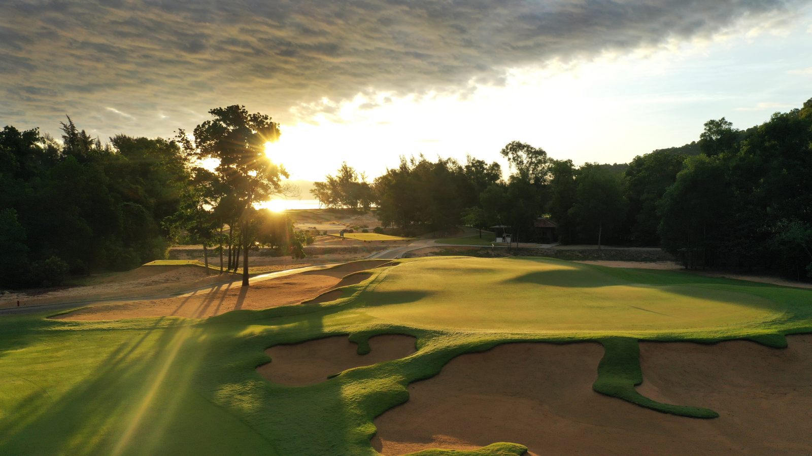 Laguna Golf Lăng Cô, du lịch miền trung, miền trung việt nam, golf tourist, central vietnam
