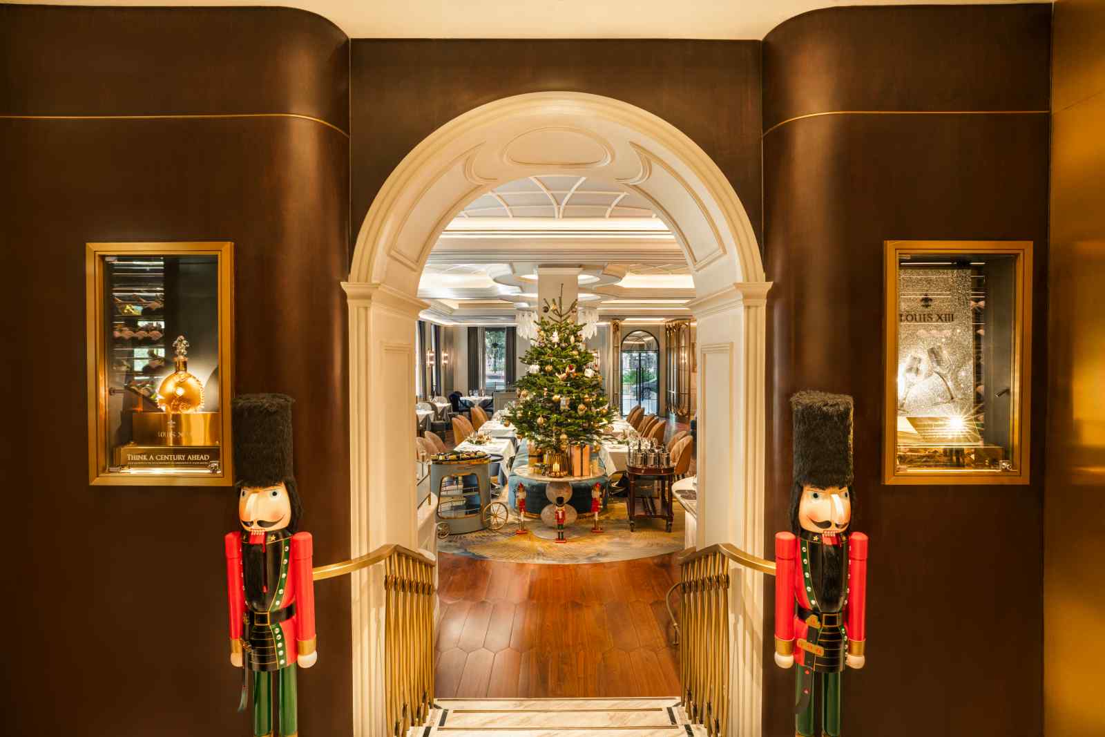 Sofitel Legend Metropole Hà Nội, lễ thắp sáng cây thông Noel, tiệc giáng sinh, tiệc cuối năm, tiệc đếm ngược, festive season