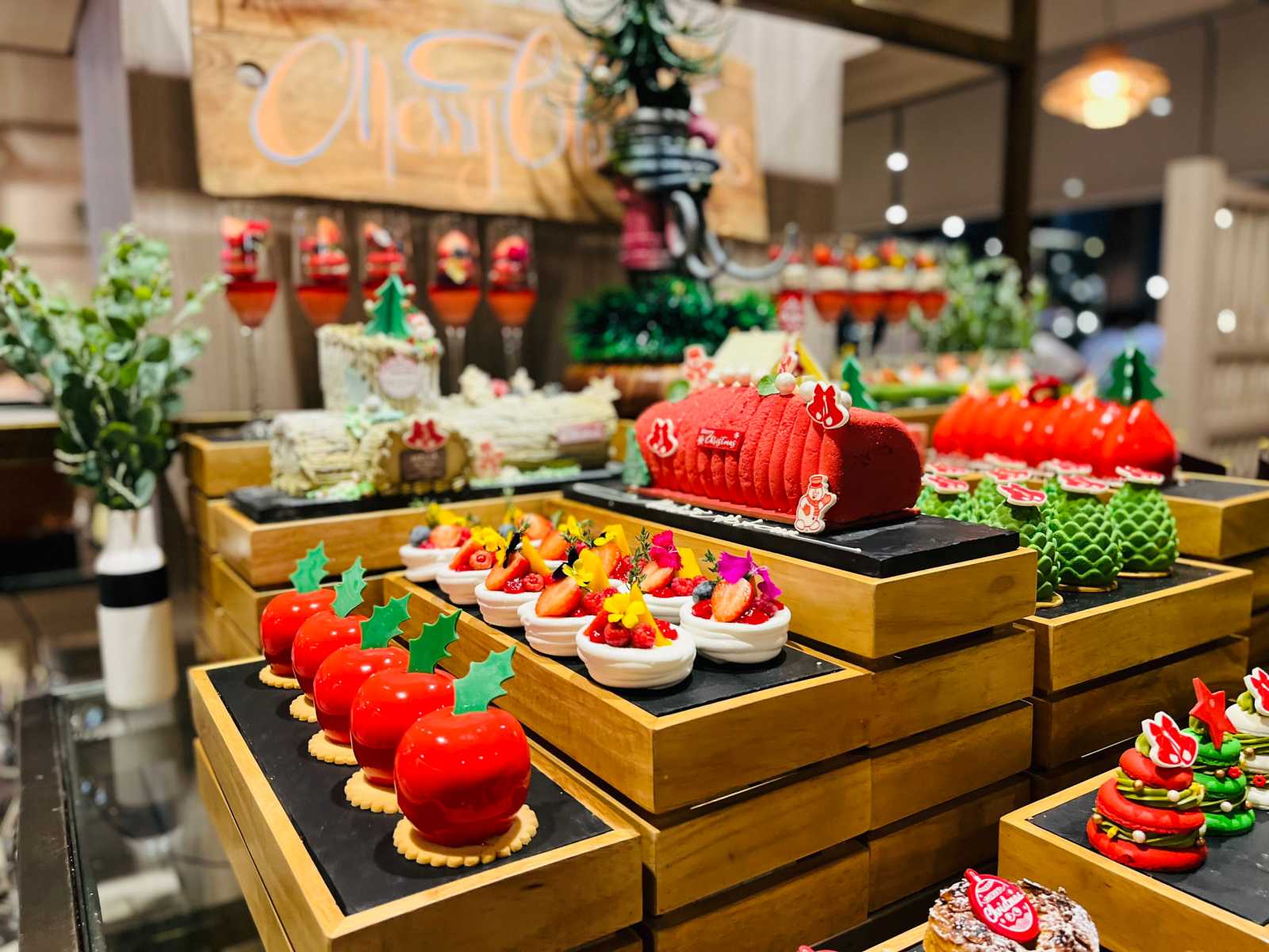 chương trình mùa lễ hội, Sofitel Legend Metropole Hà Nội, Azerai Kê Gà Bay, Azerai La Residence Huế, The Anam Mũi Né, The Anam Cam Ranh, Alma Resort Cam Ranh, Tại Meliá Hồ Tràm, Meliá Vinpearl Huế