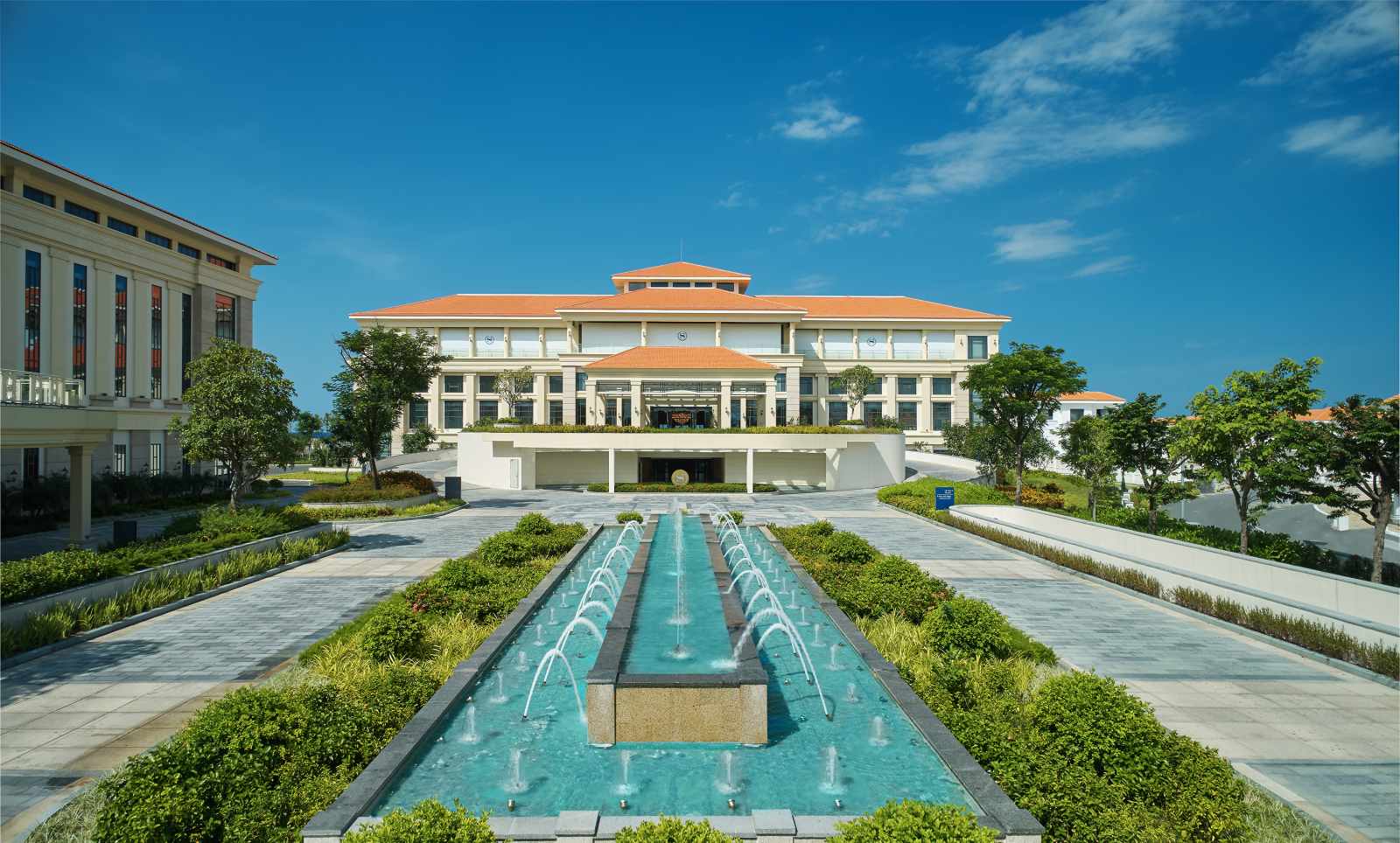 Sheraton Grand Danang Resort & Convention Center, du lịch Đà Nẵng, lưu trú Đà Nẵng, resort giáp biển, beach resort vietnam