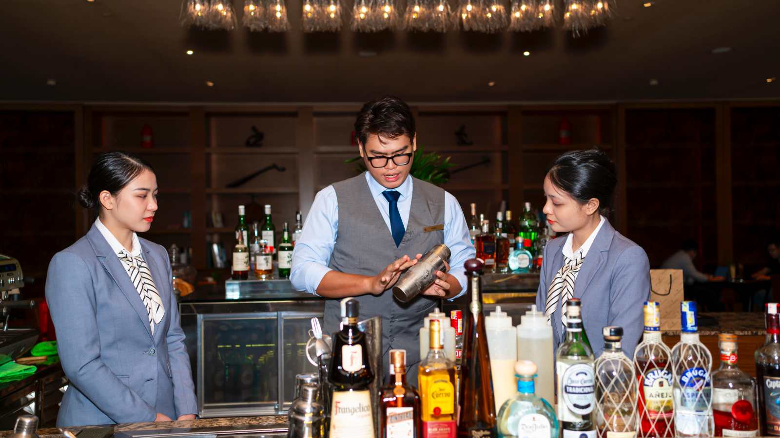 hospitality business news, Hospitality Management, Luxury Hospitality Career, Hospitality Industry Vietnam, Vietnam Tourism and Hospitality