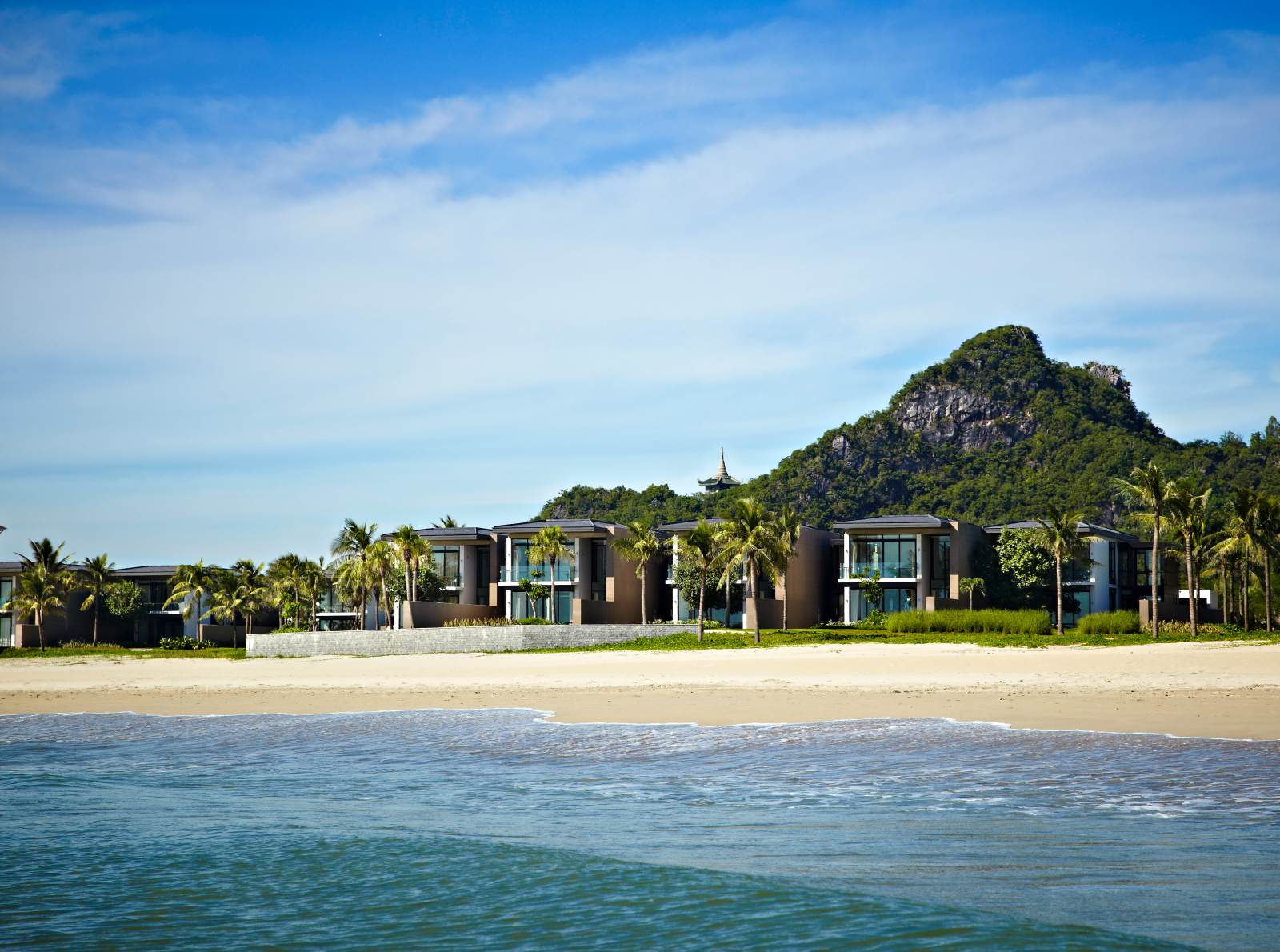 vietnam beach resort, du lịch đà nẵng, Danang vietnam, family resort, summer 2025