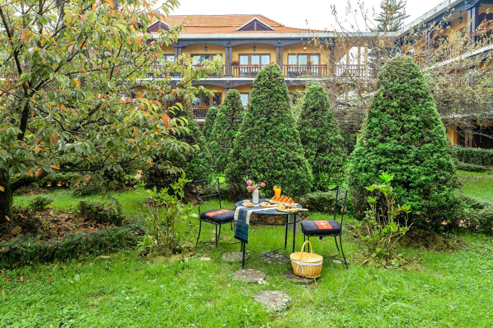 Meliá Hotels International, BB Group, Sapa Mountain Resort LLC, Meliá Sapa Mountain Resort