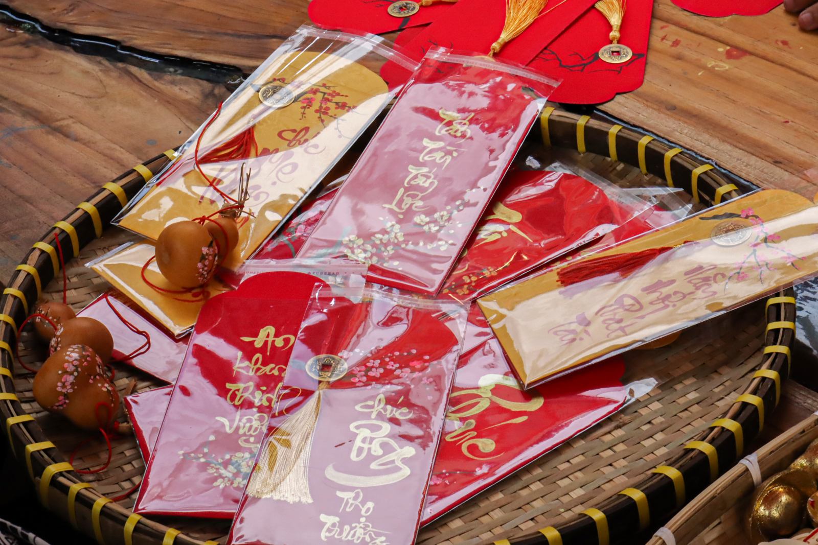 dao-pho-ong-do-tet-2023-xuan-quy-mao