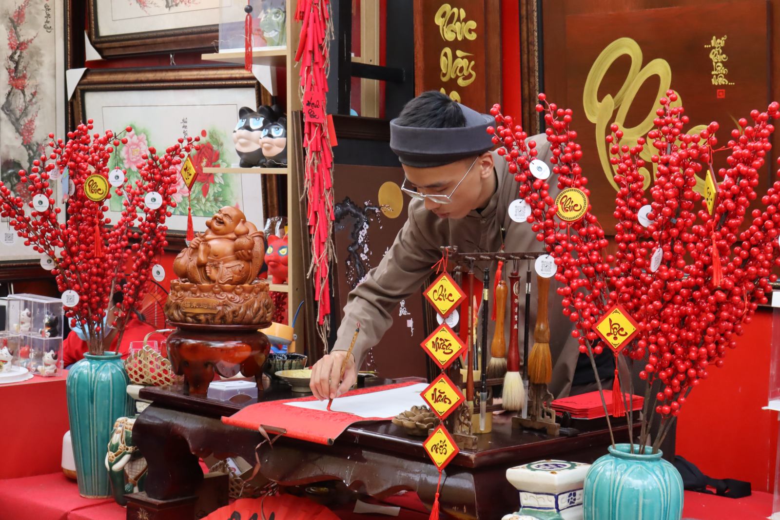 dao-pho-ong-do-tet-2023-xuan-quy-mao