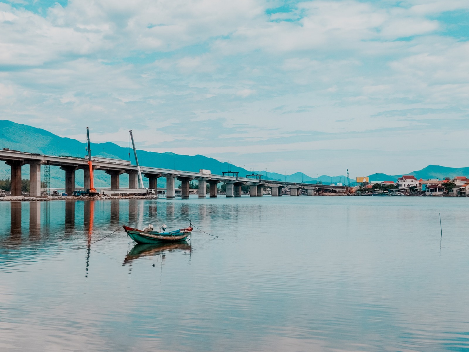 đèo Hải Vân, Vườn quốc gia Bạch Mã, Vịnh Lăng Cô, Cầu vòm Đồn Cả