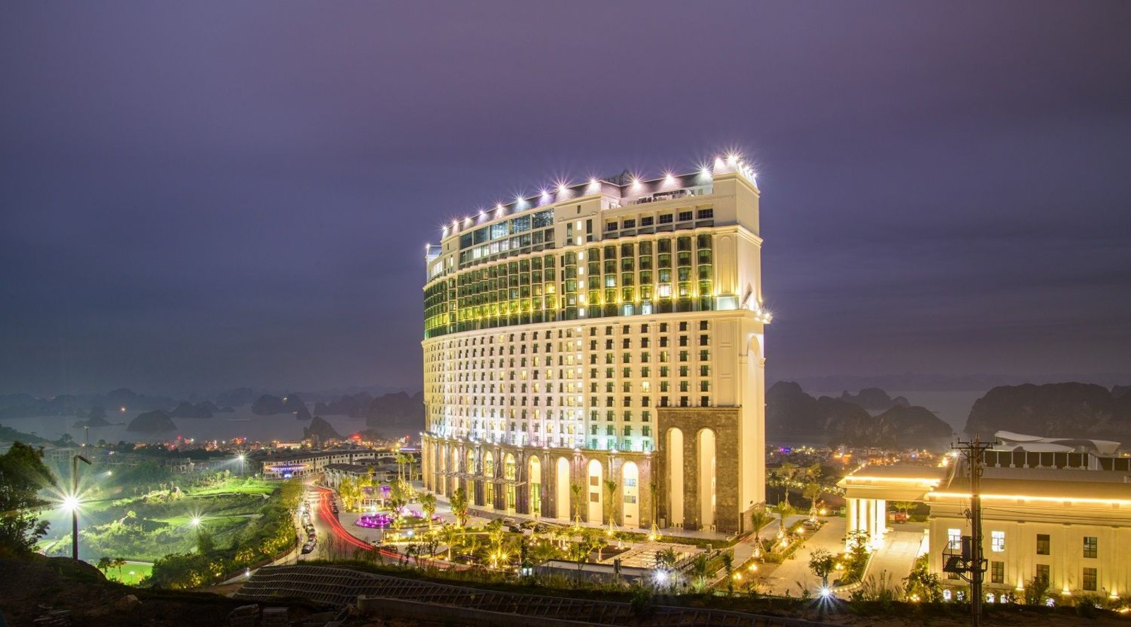 Khách sạn, khu nghỉ dưỡng, Quy Nhơn, FLC Grand Hotel Quy Nhon, Tân binh