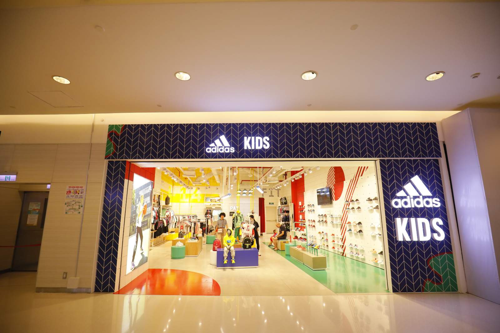 adidas, khai trương, adidas Sport Performance, adidas Originals, adidas Kids