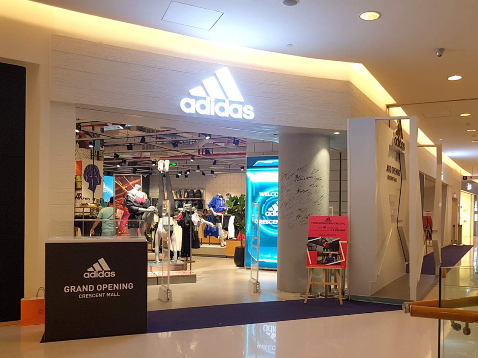 adidas, khai trương, adidas Sport Performance, adidas Originals, adidas Kids