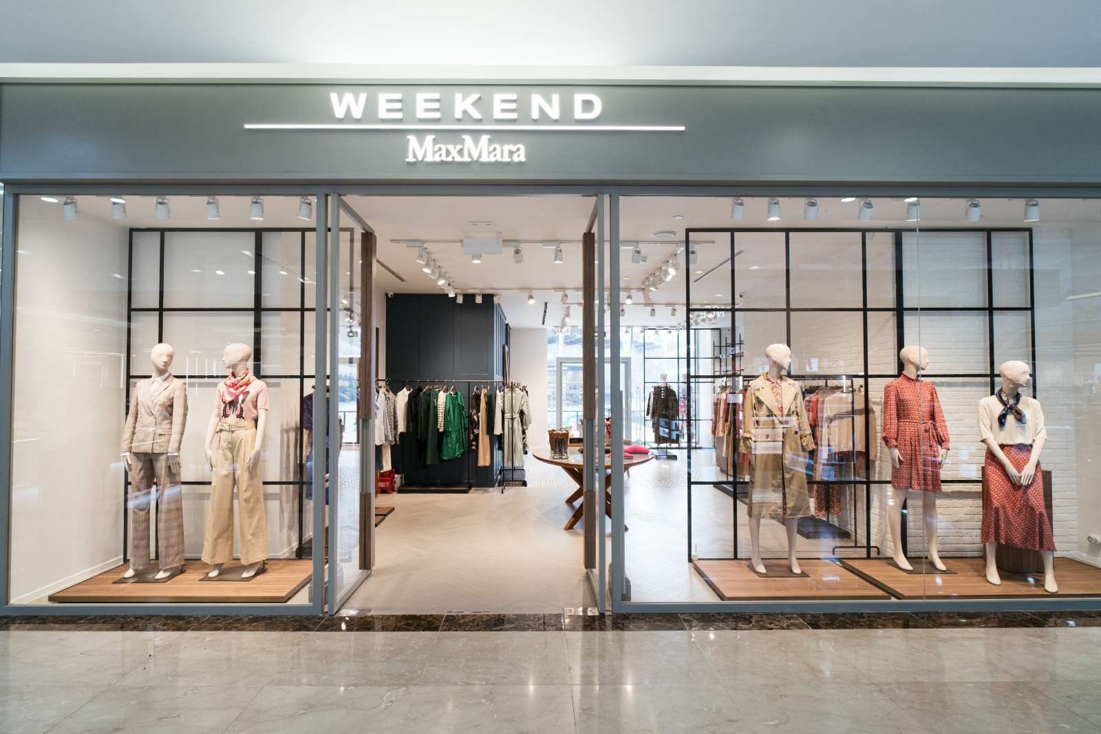 Weekend Max Mara, khai trương, cửa hàng đầu tiên