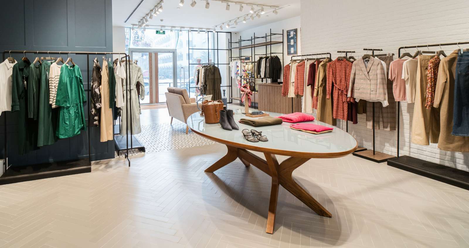 Weekend Max Mara, khai trương, cửa hàng đầu tiên