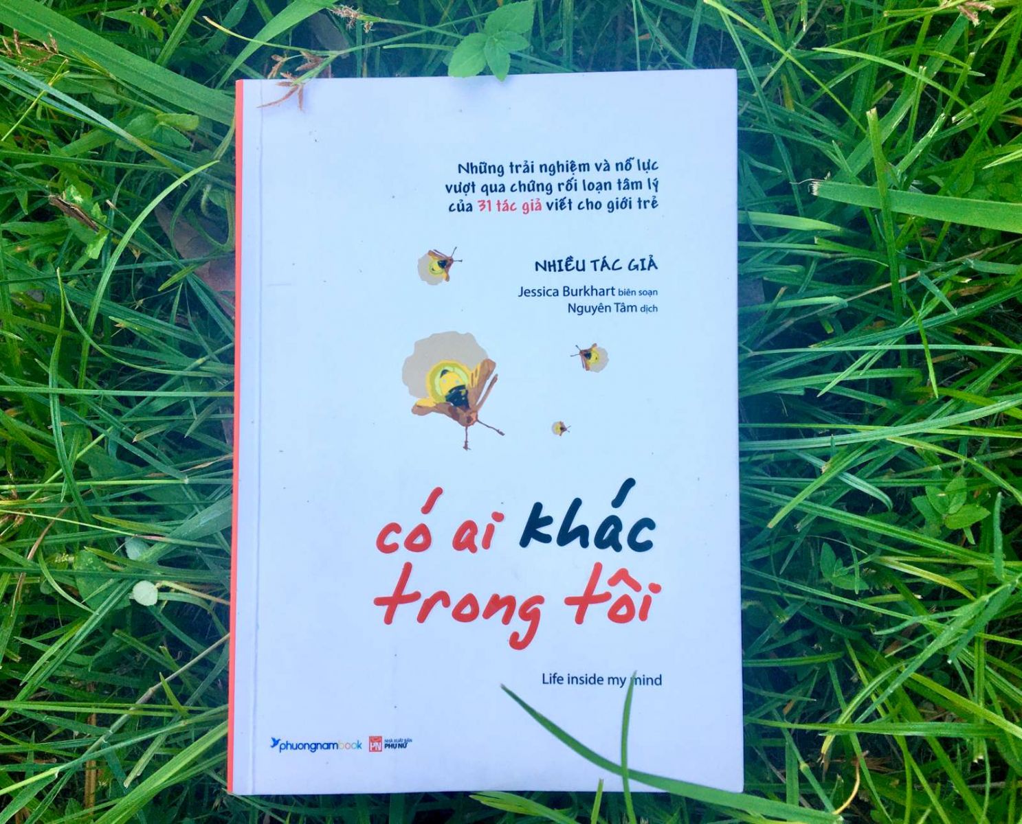 Review sách, tủ sách đầu giường, có ai đó trong tôi