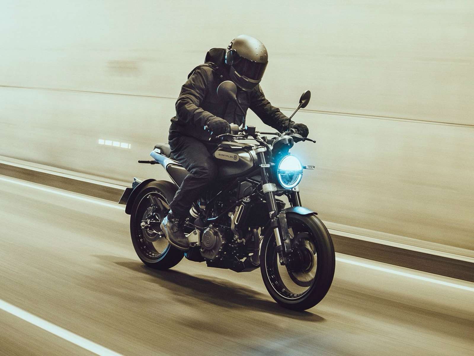 Husqvarna Motorcycles, Husqvarna Svartpilen 200, Svartpilen 401 2021, Vitpilen 401 2021, Al Naboodah Việt Nam