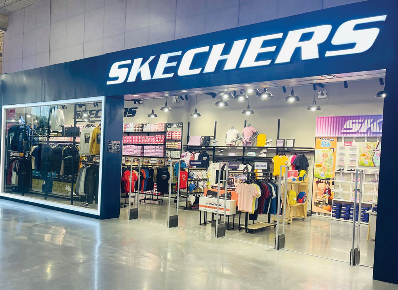 skechers, skechers vietnam, skechers khai trương, cửa hàng skechers, cửa hàng outlet, mega market bình phú