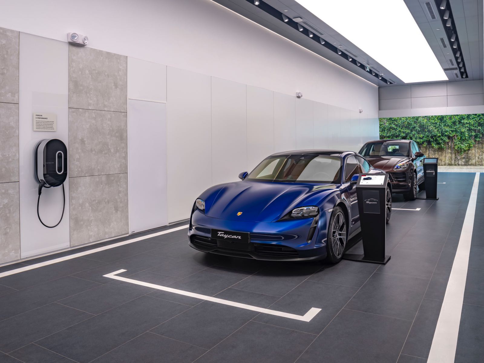 porsche, trung tâm porsche mới, trung tâm porsche sài gòn mới