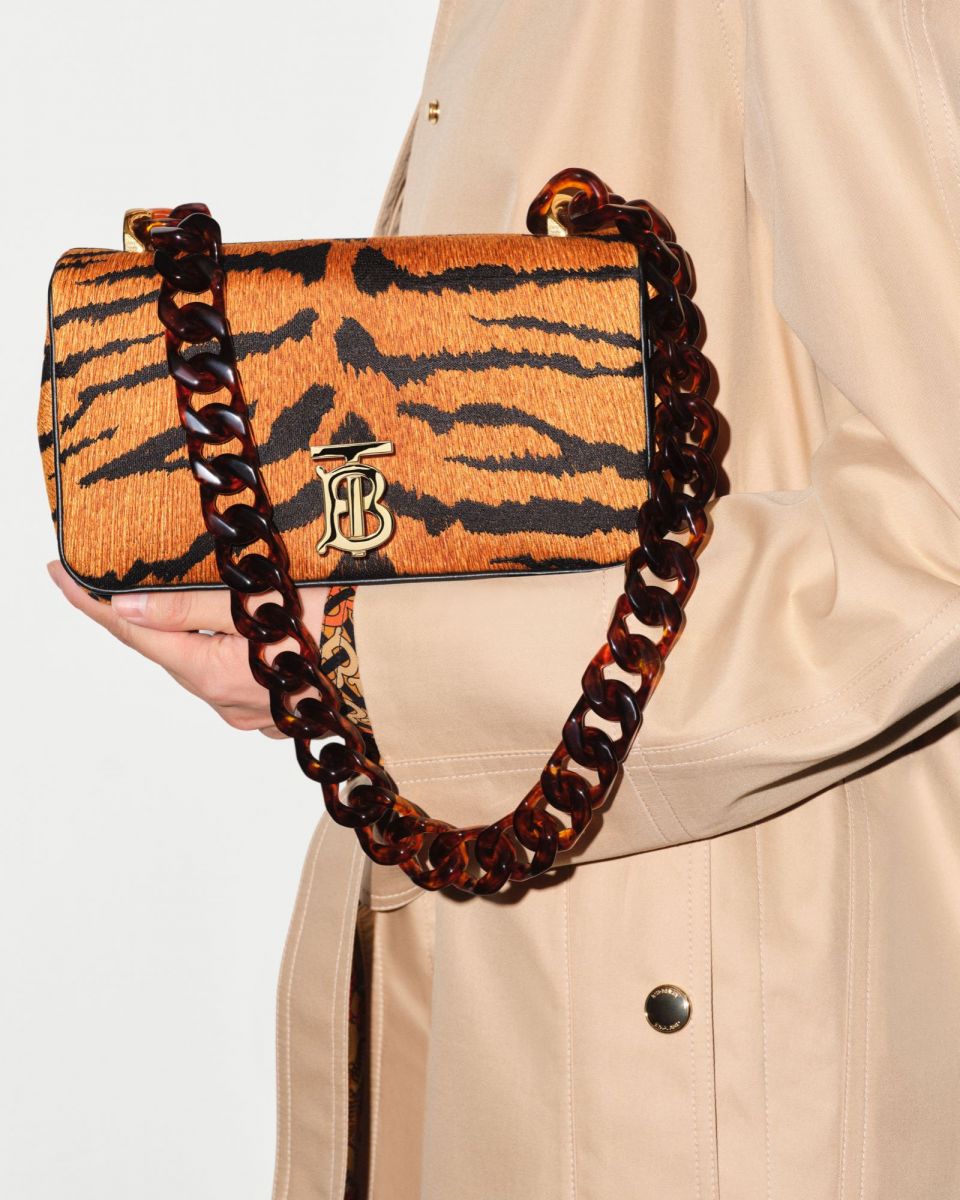 burberry, bộ sưu tập tết nguyên đán, tết nguyên đán 2022, tết nhâm dần, bộ sưu tập burberry