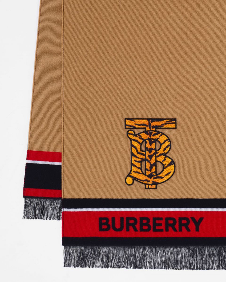 burberry, bộ sưu tập tết nguyên đán, tết nguyên đán 2022, tết nhâm dần, bộ sưu tập burberry