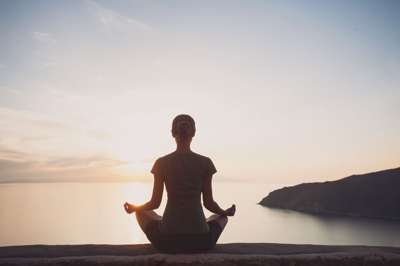yoga, thiền chánh niệm, sức khoẻ tinh thần, an nhiên, tích cực, khởi động năm mới