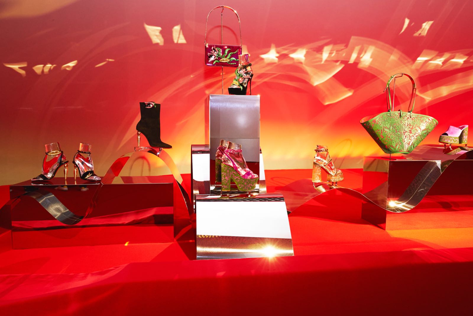 Christian Louboutin, loubi show, bộ sưu tập thu đông 2022, bộ sưu tập thu đông