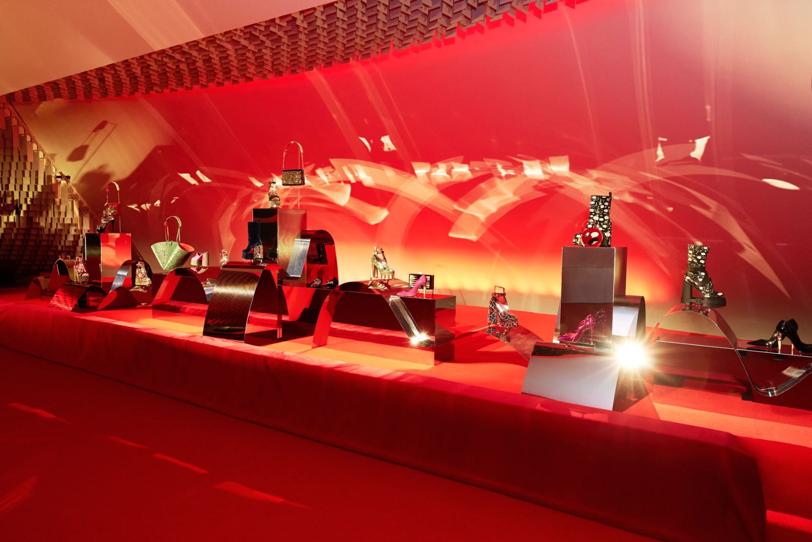 Christian Louboutin, loubi show, bộ sưu tập thu đông 2022, bộ sưu tập thu đông