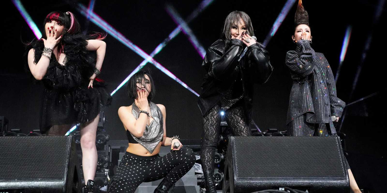 WWK-coachella-2022-best-outfit-trang-phuc-an-tuong-fashion-2NE1