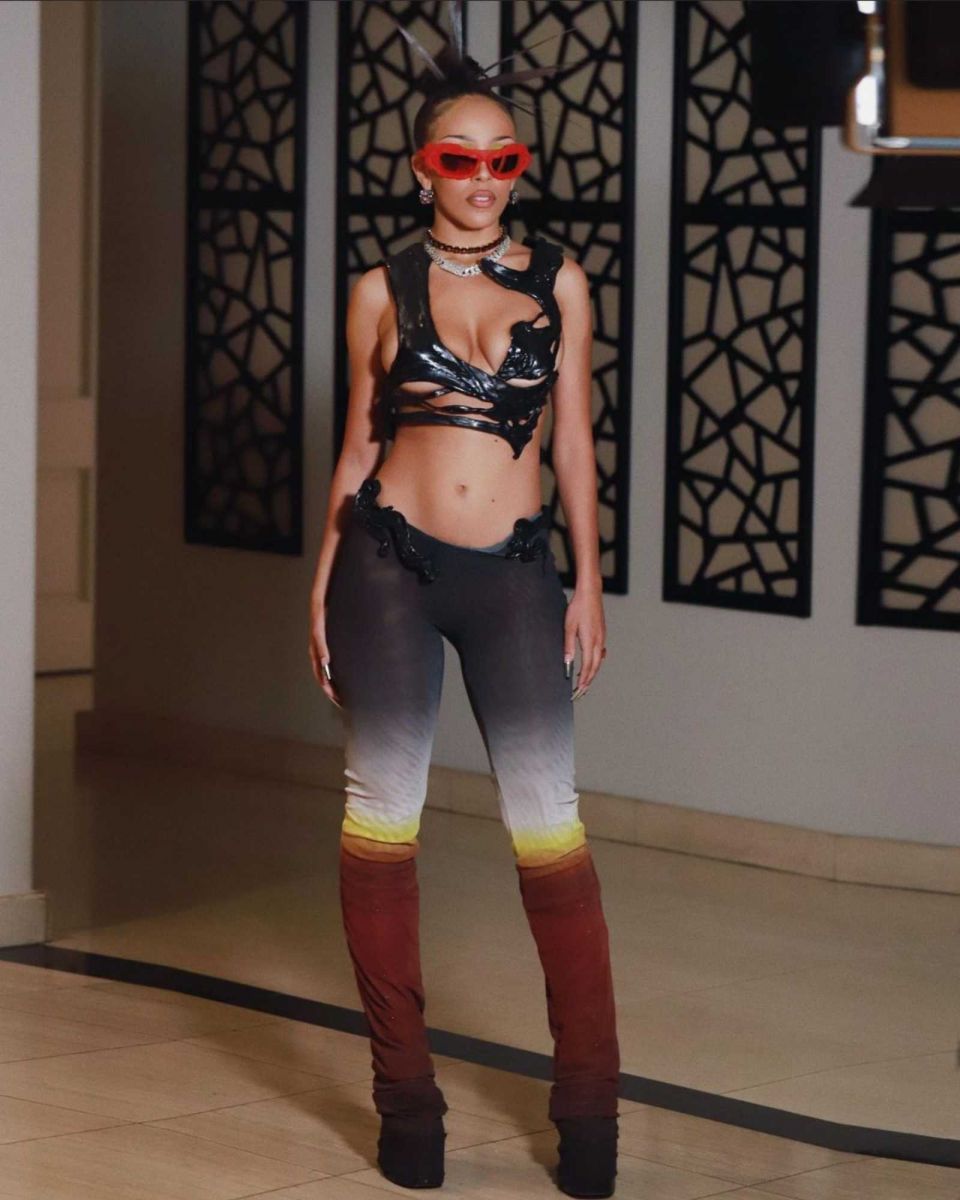 WWK-coachella-2022-best-outfit-trang-phuc-an-tuong-fashion