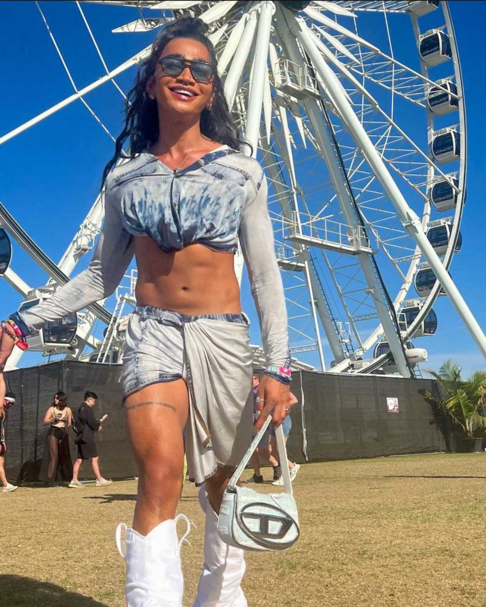 WWK-coachella-2022-best-outfit-trang-phuc-an-tuong-fashion
