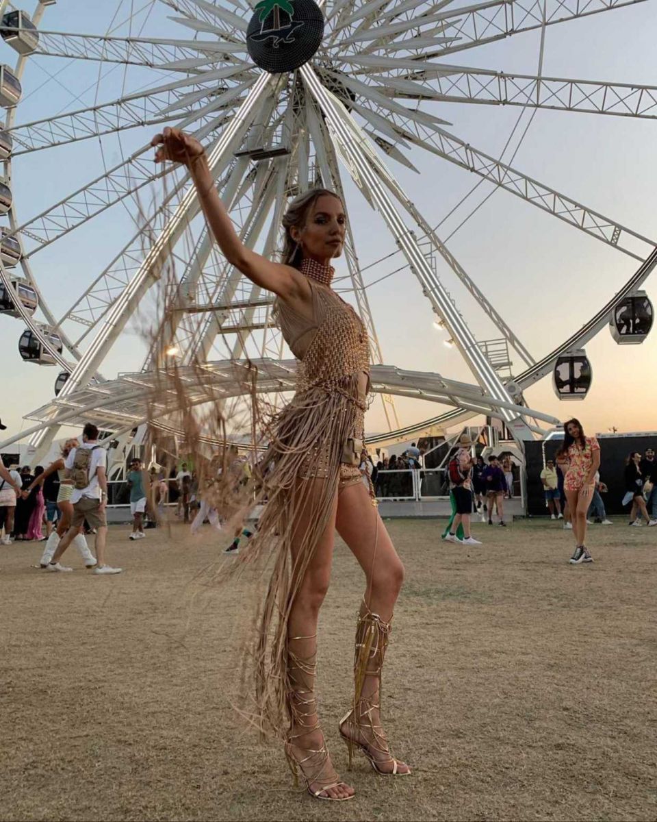WWK-coachella-2022-best-outfit-trang-phuc-an-tuong-fashion