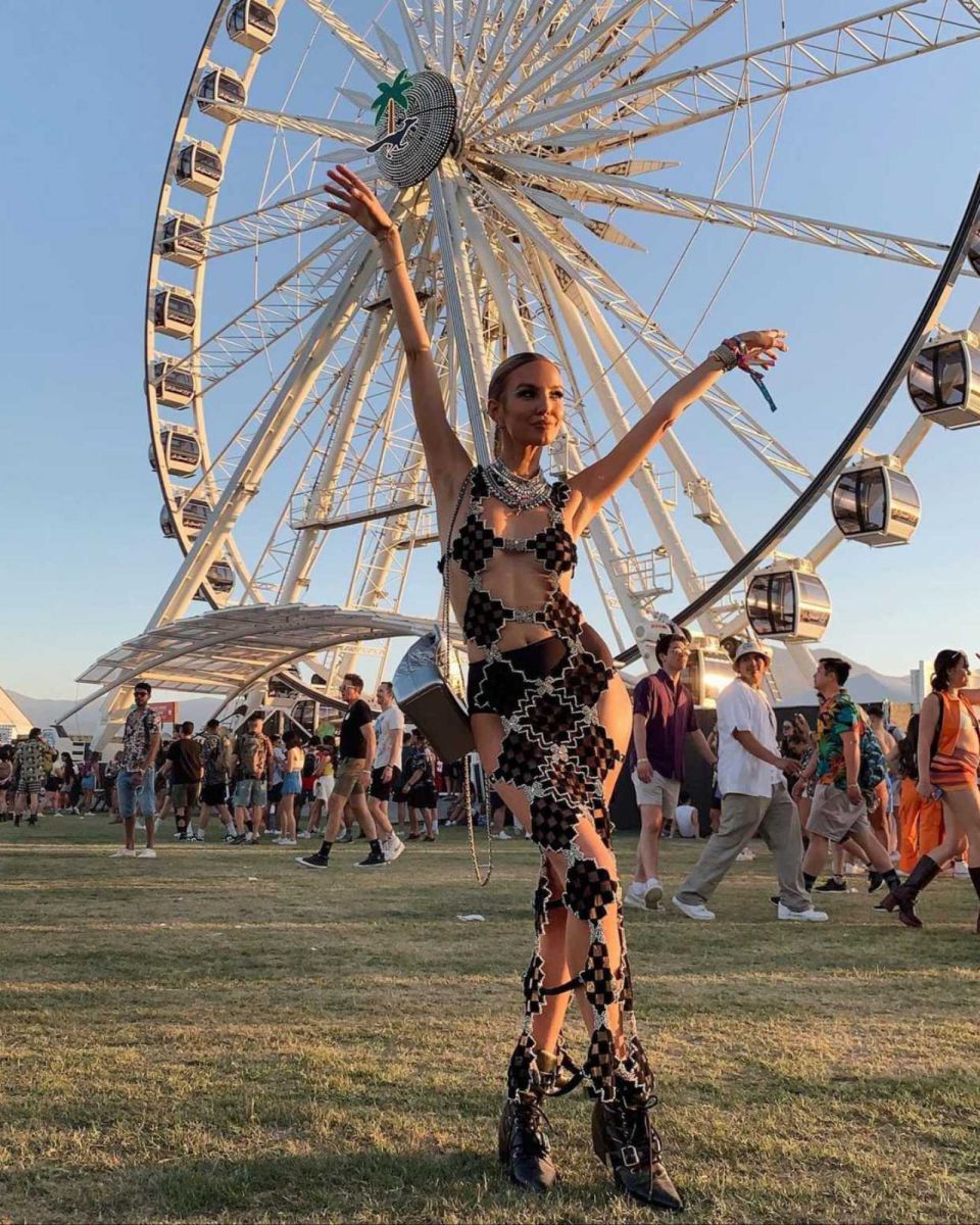 WWK-coachella-2022-best-outfit-trang-phuc-an-tuong-fashion