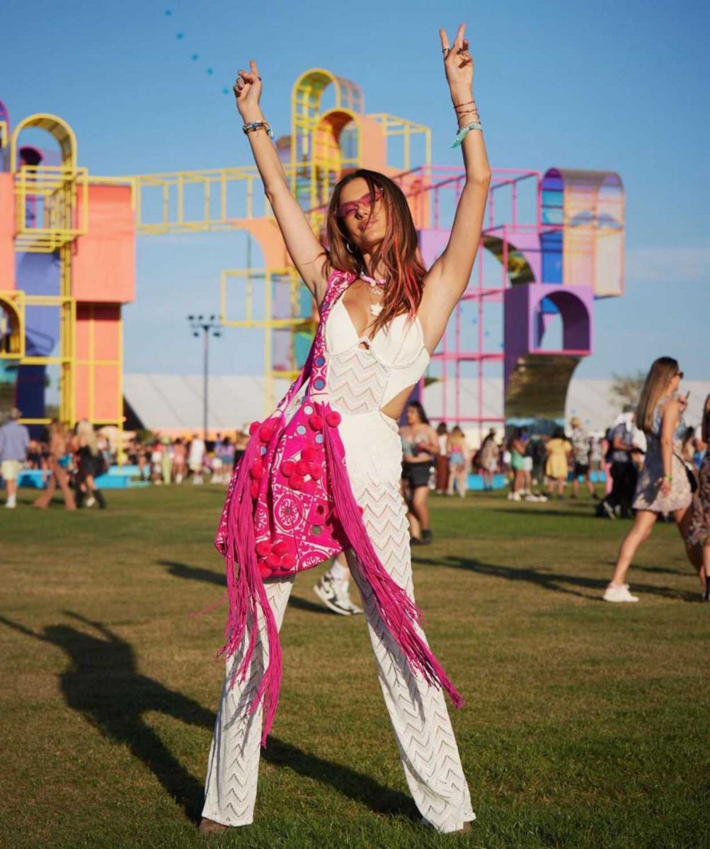 WWK-coachella-2022-best-outfit-trang-phuc-an-tuong-fashion