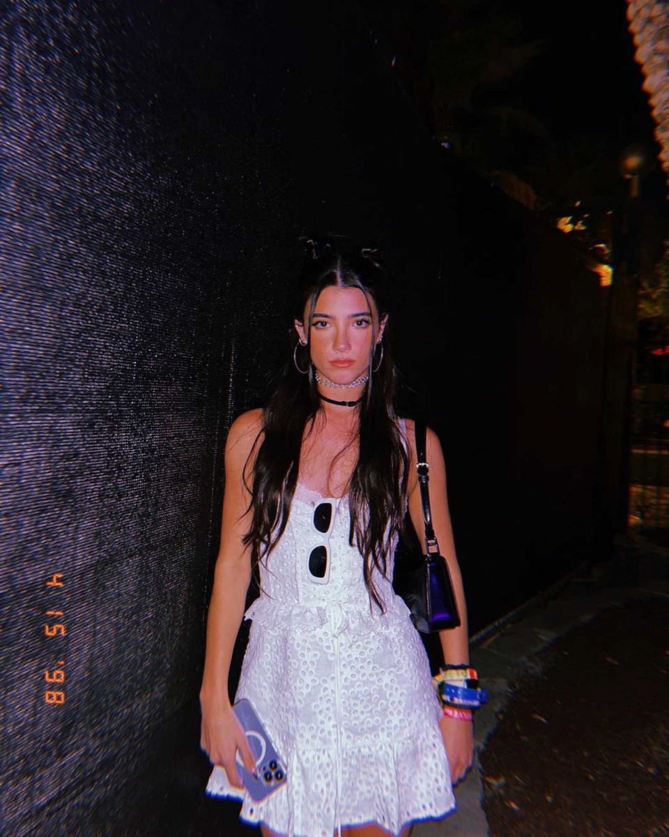 WWK-coachella-2022-best-outfit-trang-phuc-an-tuong-fashion