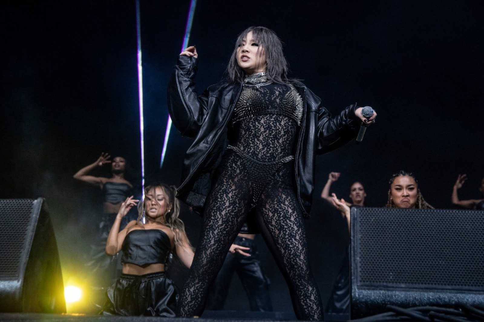 WWK-coachella-2022-best-outfit-trang-phuc-an-tuong-fashion-CL-2NE1